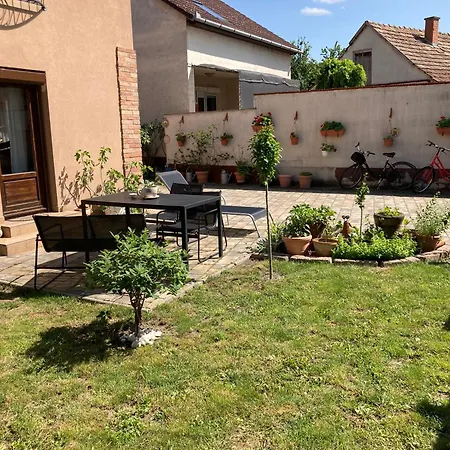 Marcsi Apartment