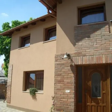 Marcsi Apartment